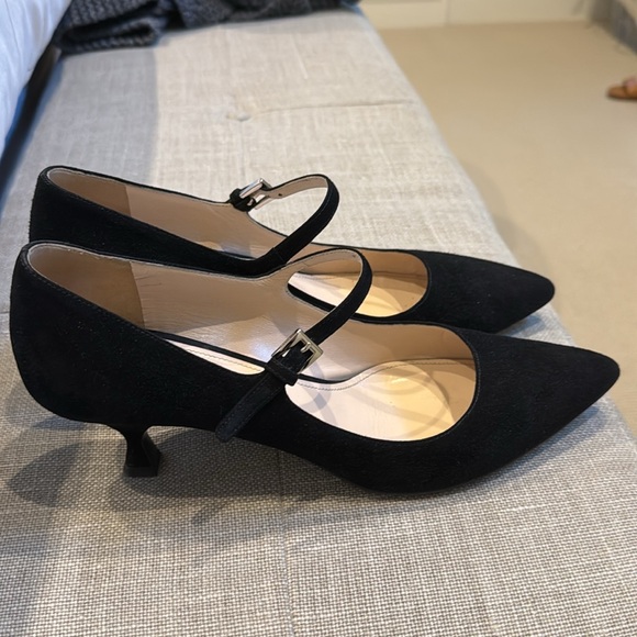 Gorgeous Prada kitten heel black suede shoes - Picture 2 of 4